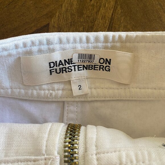 Diane Von Furstenberg Zip Front Skirt with Embroidery | size 2 - Picture 4 of 8